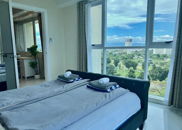 La Mirada Residences Sea-view Apartment