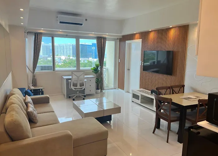 La Mirada Residences Sea-view Apartment *