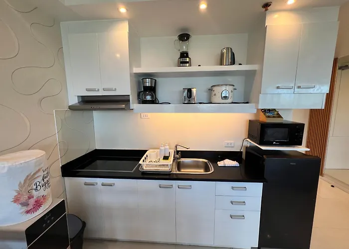 La Mirada Residences Sea-view Apartment *