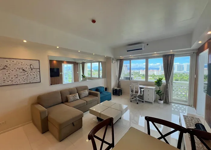 La Mirada Residences Sea-view Apartment *
