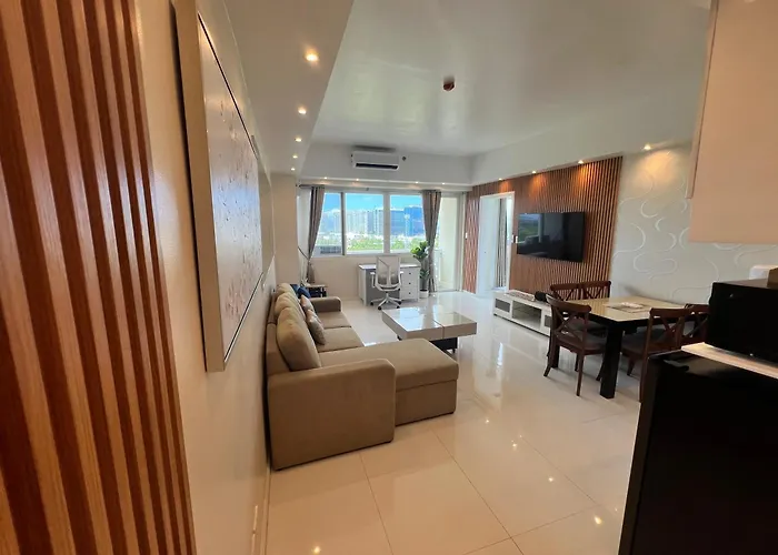 La Mirada Residences Sea-view Apartment *
