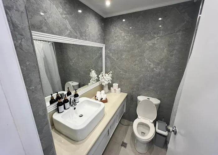La Mirada Residences Sea-view *